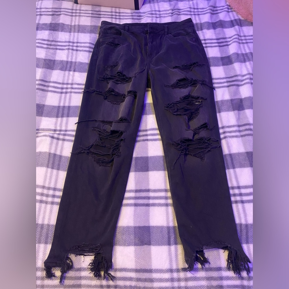 American Eagle Ripped Mom Jeans size 14. Brand new without tags.